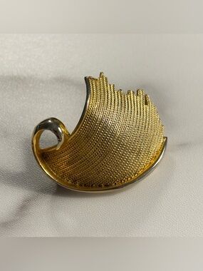 Vintage BSK Gold Tone Swirl Textured Abstract Brooch